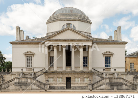 A stunning of Chiswick House is a Neo-Palladian architecture. 128867171