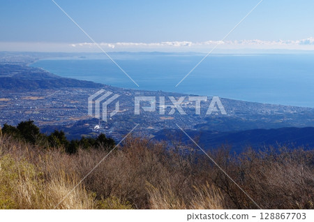 Sagami Bay as seen from Mt. Myojin-ga-take in Hakone in winter Sagami Bay as seen from Mt. Myojin-ga-take in Hakone in winter 128867703