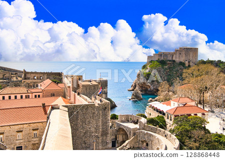 Spectacular views of the old town of Dubrovnik, a world heritage site and fortress Spectacular views of the old town of Dubrovnik, a world heritage site and fortress 128868448