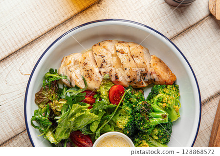 Grilled chicken bowl with salad and broccoli 128868572
