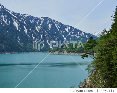 Scenery of Kurobe Dam Lake on the Tateyama Alpine Route, a tourist attraction in early summer 128869514