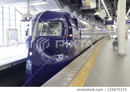 Rapi:t bound for Kansai Airport (Nankai Namba Station platform) Rapi:t bound for Kansai Airport (Nankai Namba Station platform) 128870155