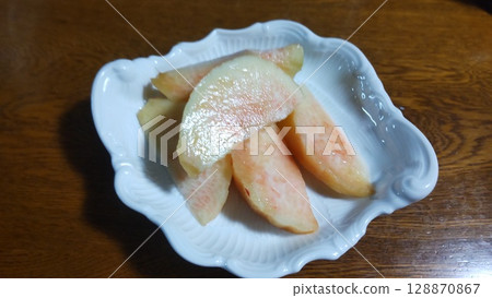 變色的切桃子 128870867