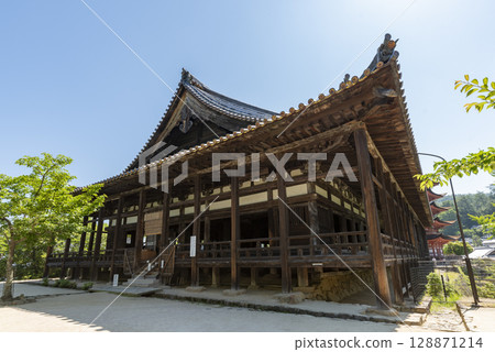 Toyokuni Shrine (Senjokaku) Miyajima, Hatsukaichi City, Hiroshima Prefecture 128871214