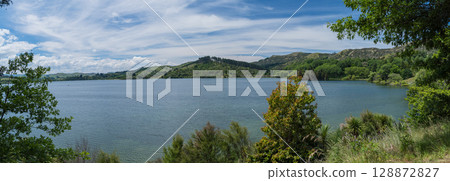 紐西蘭霍克斯灣圖蒂拉湖的湖畔景色 128872827