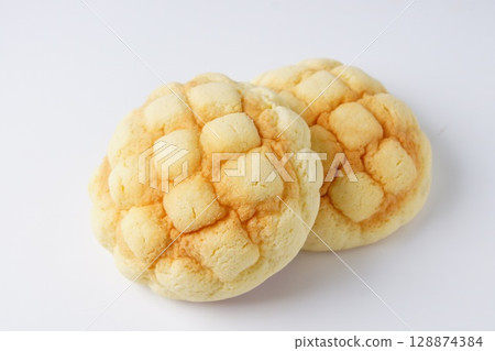 Delicious melon bread 128874384