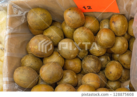 Mangosteen in Box Mangosteen in Box 128875608