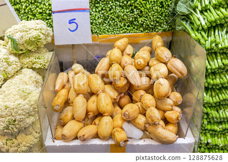 Lotus Root Farmers Market 128875628