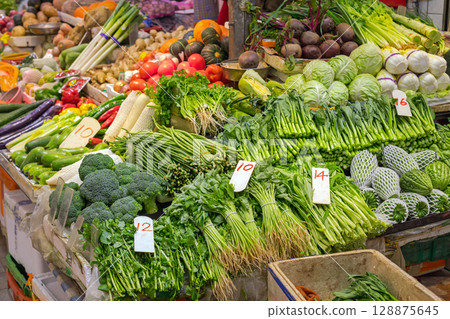 Green Vegetables Farmers Market Green Vegetables Farmers Market 128875645