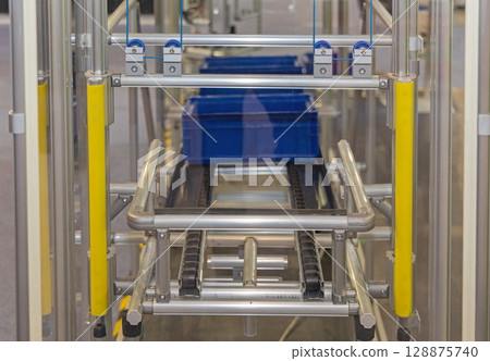 Conveyor Elevator Crates Conveyor Elevator Crates 128875740