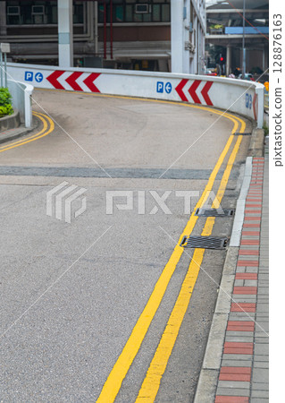 Way to Parking 128876163