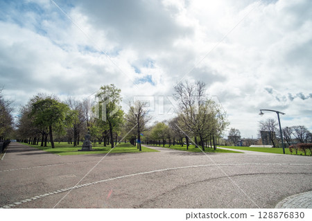 Glasgow Green. It is the oldest public park in Glasgow, United Kingdom. 128876830