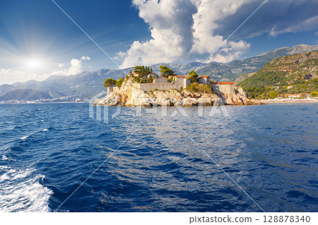 sea 128878340