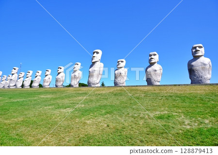 Moai statue 128879413