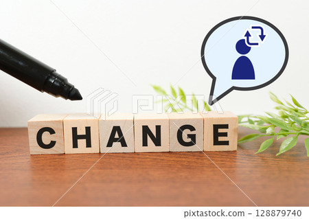 使用“更改”字樣和箭頭圖示表示更改的圖像 使用“更改”字樣和箭頭圖示表示更改的圖像 128879740