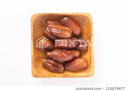 [Tunisian] Pitted dates (dried fruit) 128879977