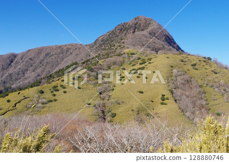 Hakone and Mt. Kintoki in winter Hakone and Mt. Kintoki in winter 128880746