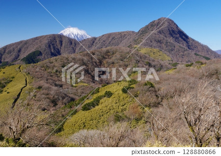 Hakone, Mt. Kintoki and Mt. Fuji in winter 128880866