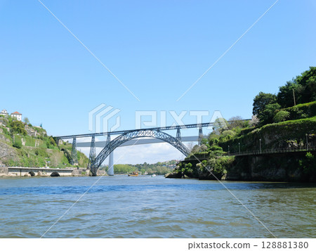 葡萄牙,波爾圖,杜羅河遊船,瑪麗亞皮亞橋,五月 葡萄牙,波爾圖,杜羅河遊船,瑪麗亞皮亞橋,五月 128881380