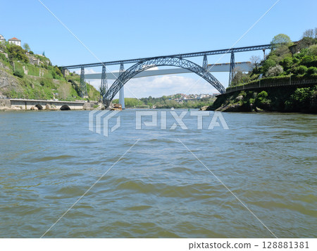葡萄牙，波爾圖，杜羅河遊船，瑪麗亞皮亞橋，五月 128881381