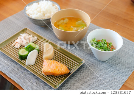 A healthy Japanese-style breakfast set featuring grilled salmon, natto, and more 128881637