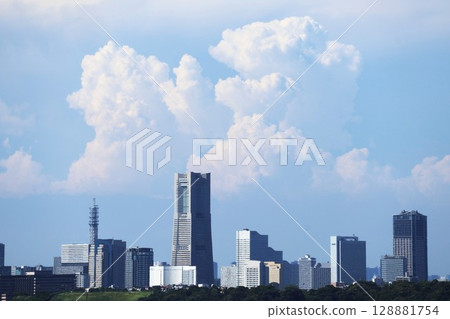 港未來的夏日雲朵 港未來的夏日雲朵 128881754