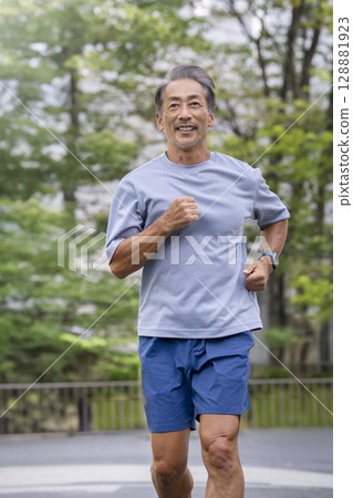 A man in his 60s running 128881923