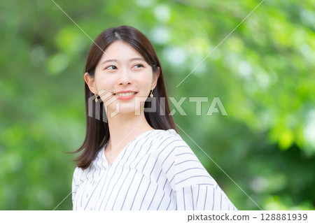 女人,新綠,公園 女人,新綠,公園 128881939