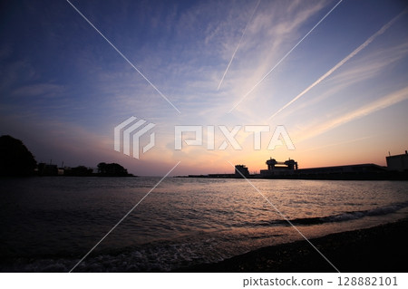 Sunset over the sea Sunset over the sea 128882101