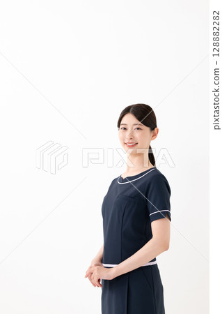 Beauty adviser 128882282