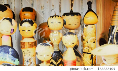 Kokeshi dolls lined up Kokeshi dolls lined up 128882405