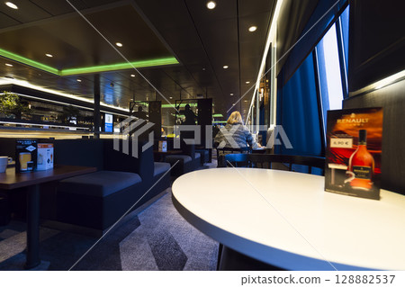 時尚北歐渡輪“Megastar”/Megastar、Tallink 的休息區 時尚北歐渡輪“Megastar”/Megastar、Tallink 的休息區 128882537