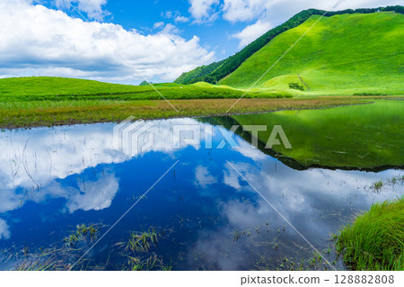 Soni Village, Nara Prefecture: Midsummer Soni Plateau and the blue sky reflected in Okame Pond Soni Village, Nara Prefecture: Midsummer Soni Plateau and the blue sky reflected in Okame Pond 128882808