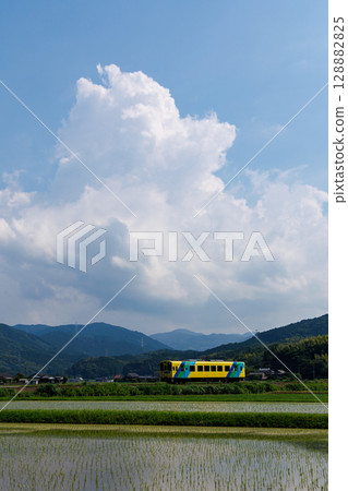 田園風光和藍天－平成築豐鐵道400系列 128882825