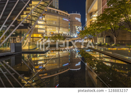 JR大阪站梅北夜景GRAND FRONT 大阪友都八喜 128883237