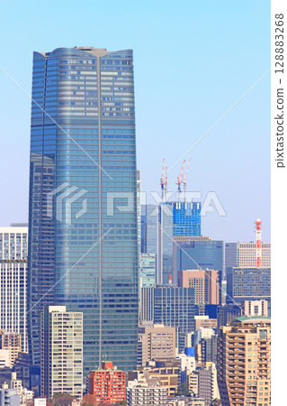 東京港區、東京城市景觀與麻布台山森 JP 塔風景 128883268