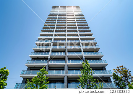 市區某高樓公寓外景 128883823