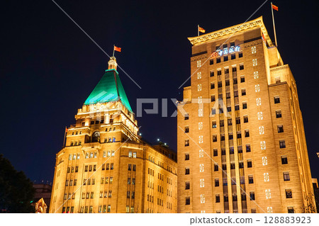 Night view of the Bund 128883923