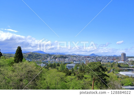 從宮城縣仙台市青葉城遺址眺望泉岳 128884022