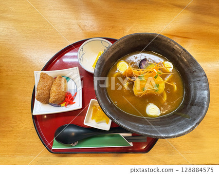 Toyohashi curry udon and inari sushi Toyohashi curry udon and inari sushi 128884575