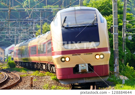 E653系,偽JNR顏色,作為關東地區的特快列車使用 E653系,偽JNR顏色,作為關東地區的特快列車使用 128884644