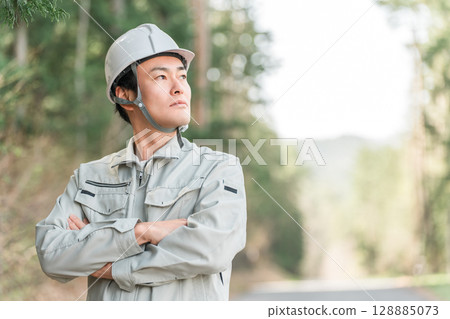 Forestry / Environmental protection / Men in work clothes at construction sites Forestry / Environmental protection / Men in work clothes at construction sites 128885073