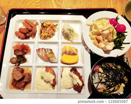 delicious dinner 128885087