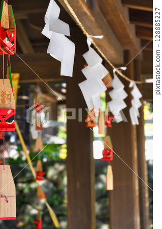 鎌倉神社：裝飾有獅子頭的敕水屋（淨化噴泉）（神奈川縣鎌倉市） 128885227