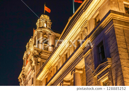 Night view of the Bund 128885252
