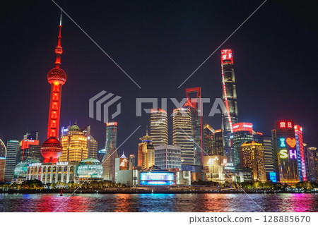 Shanghai Chinese New Year lights up 128885670