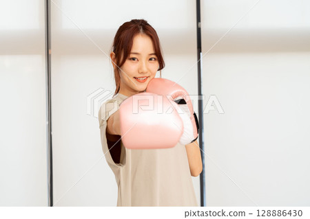 Beautiful Japanese women 128886430