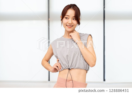 Beautiful Japanese women 128886431