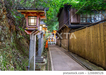 Approach to Fushimi Inari Taisha Shrine Mitsurusha in Fushimi Ward, Kyoto City Approach to Fushimi Inari Taisha Shrine Mitsurusha in Fushimi Ward, Kyoto City 128886526
