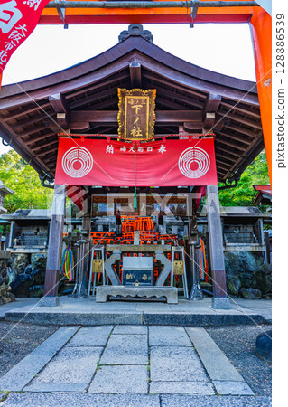Fushimi Inari Taisha Shrine Shimo-no-sha (Shiragiku Okami) in Fushimi Ward, Kyoto City Fushimi Inari Taisha Shrine Shimo-no-sha (Shiragiku Okami) in Fushimi Ward, Kyoto City 128886539